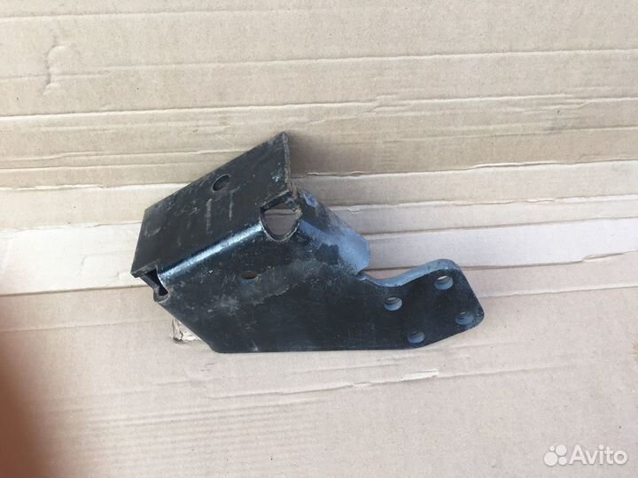 Кронштейн двигателя газ 33104
