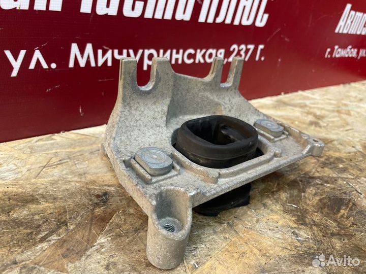 Опора двигателя левая Renault Duster