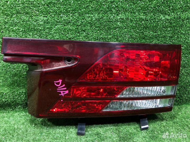 Фонарь внутренний задний правый Toyota Estima