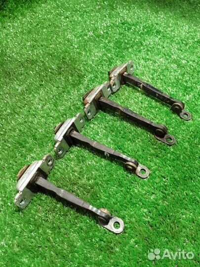 Ограничитель двери kia cerato 1