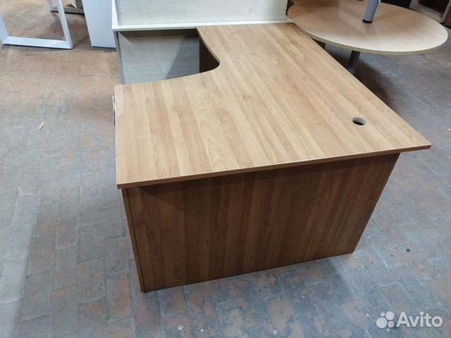 Офисный / компьютерный стол