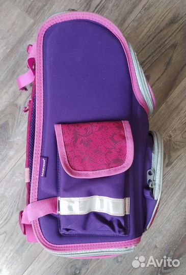 Школьные рюкзаки и зонт