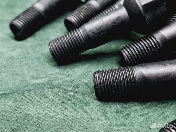 Болты удлиненные Mercedes черные