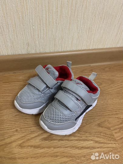 Кроссовки детские 23