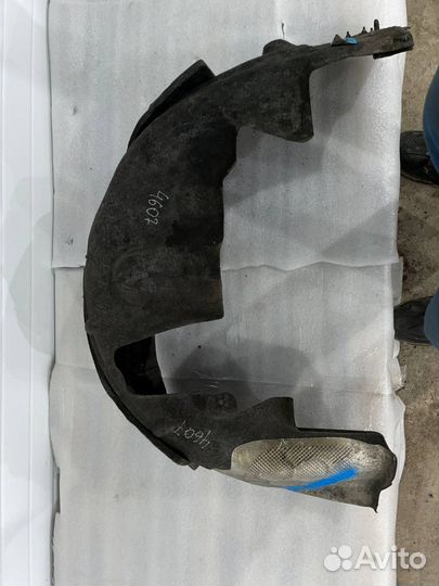 Подкрылок задний левый Mercedes-Benz C-Класс