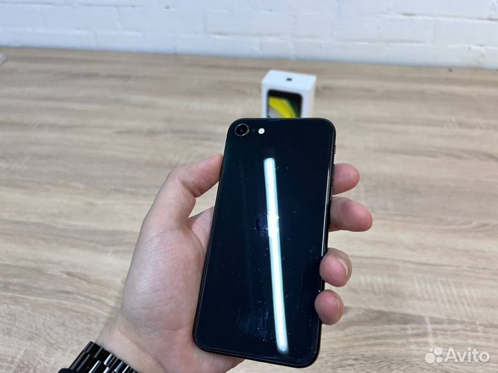 iPhone SE, 64 ГБ
