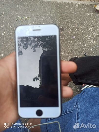 Телефон iPhone 8 64 gb