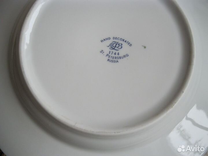 Тарелки фарфоровые разные