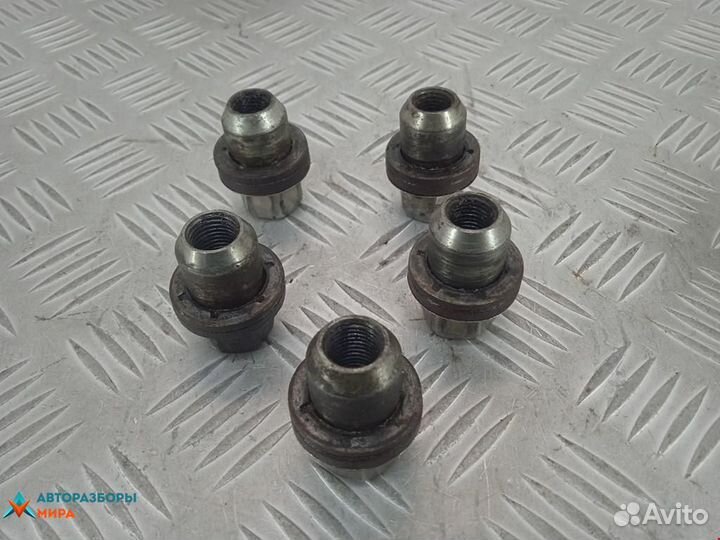 Болт колесный Land Rover Discovery 3 2006 LR173842