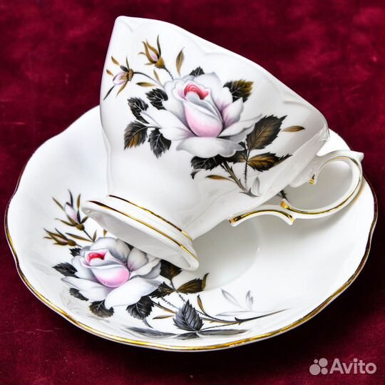 Фарфоровая чайная пара