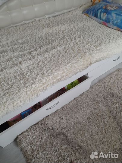 Кровать с матрасом