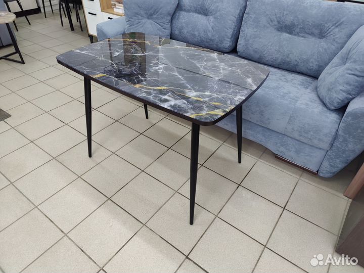 Стол стеклянный