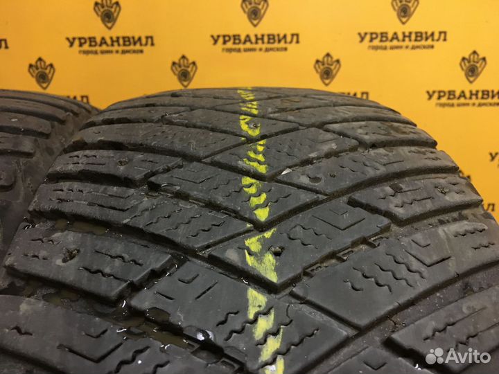 Goodyear UltraGrip Ice 215/55 R17 98T