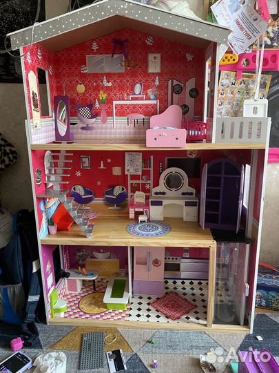 Домик кукольный с мебелью