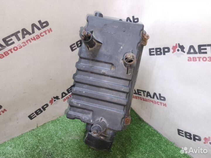 Корпус воздушного фильтра Ford Focus 1 седан 1.8