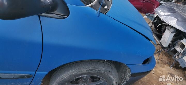 Крыло левое правое Dodge Caravan 3