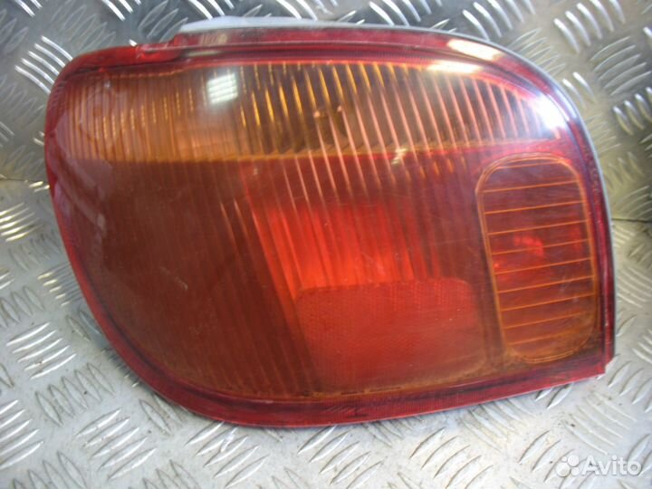 Фонарь задний Toyota Yaris 2004г рест