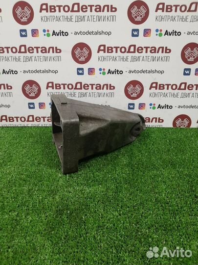 Кронштейн двигателя Mercedes-Benz C-Класс