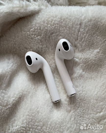 Airpods 1 поколения