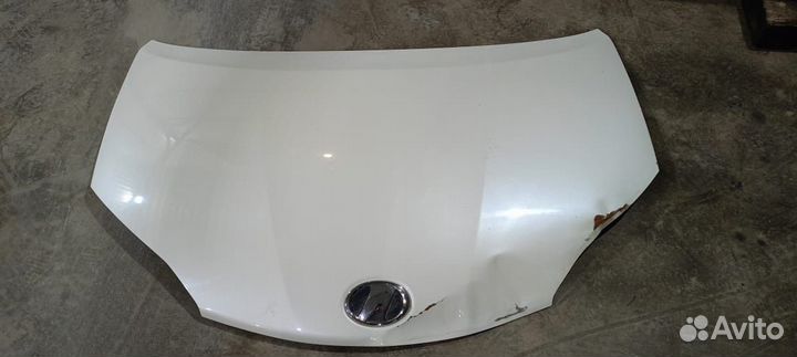 Капот Toyota Wish 2011 год выпуска