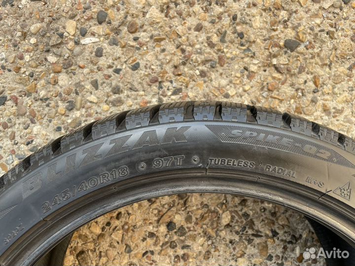 Bridgestone Blizzak Spike-02 245/40 R18