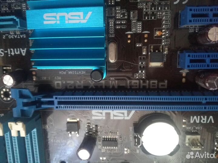 Материнская плата с процессором и кулером