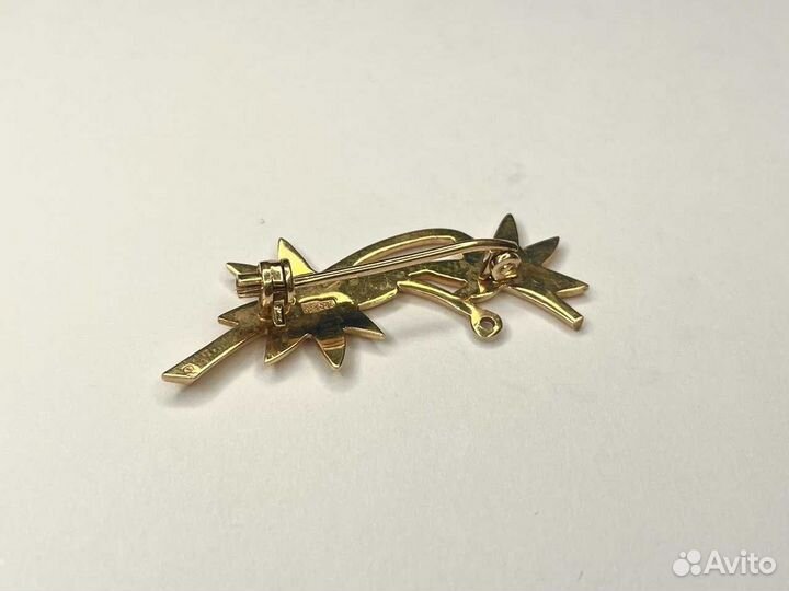 Золотая брошь
