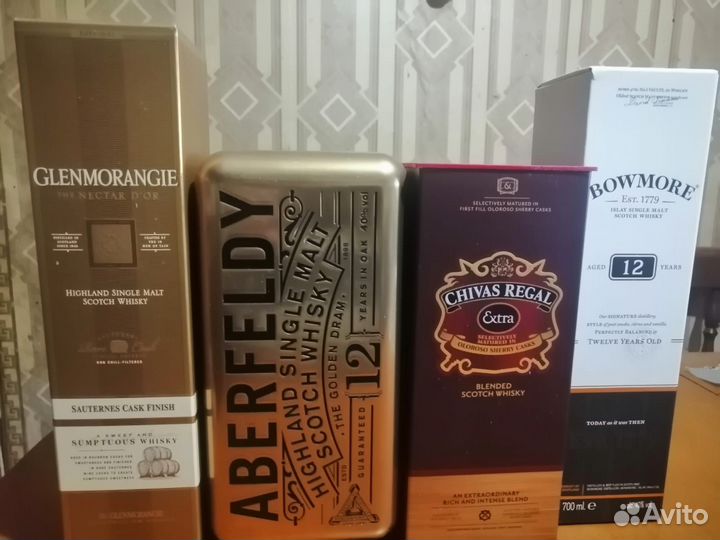 Пустые коробки из под виски