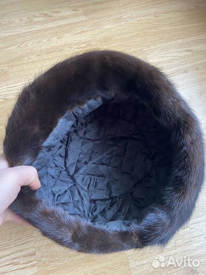 Шапка норковая с козырьком женская