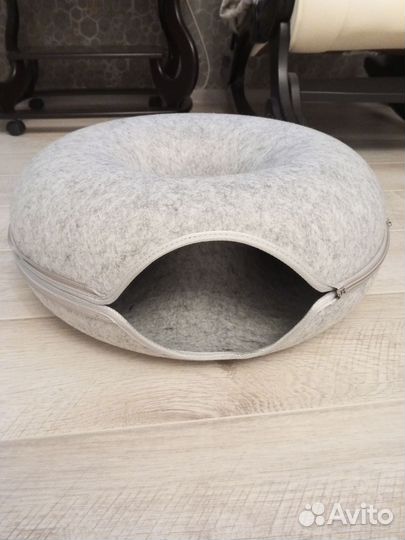 Домик-лежанка новый для кошек, собак