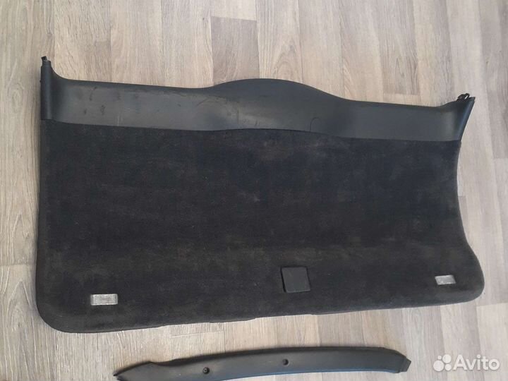 Обшивка двери багажника Porsche Cayenne 955