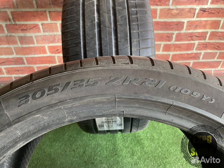 Pirelli P Zero PZ4 305/35 R21 109Y