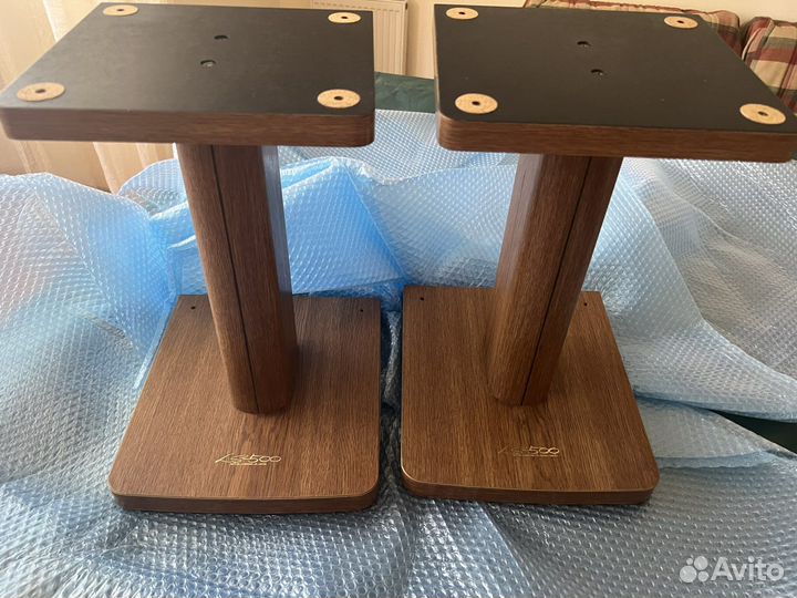 Стойки для полочной акустики