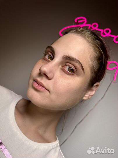 Модель на брови за расходники