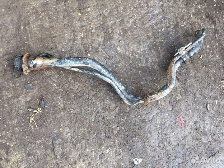 Заливная горловина mitsubishi lancer 9