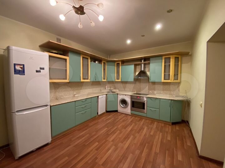 2-к. квартира, 84 м², 9/9 эт.