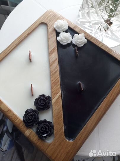 Свеча из натурального воска в дереве