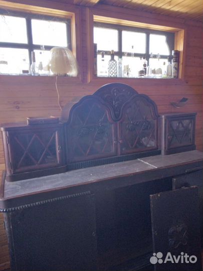 Буфеты и серванты старинные