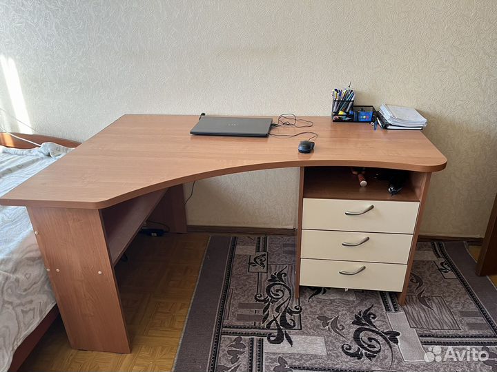 Стол