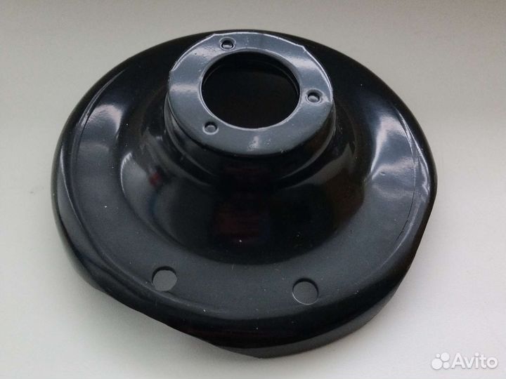 Чашки верхние пружин стойки передней подвески