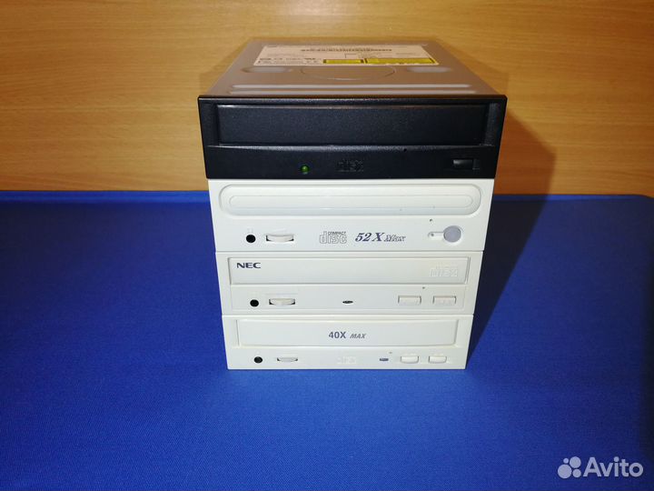 CD-привод IDE с кнопкой Play