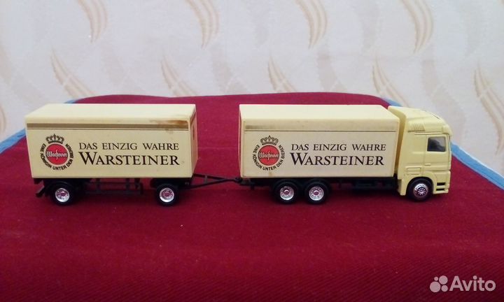 Коллекционная модель машины 