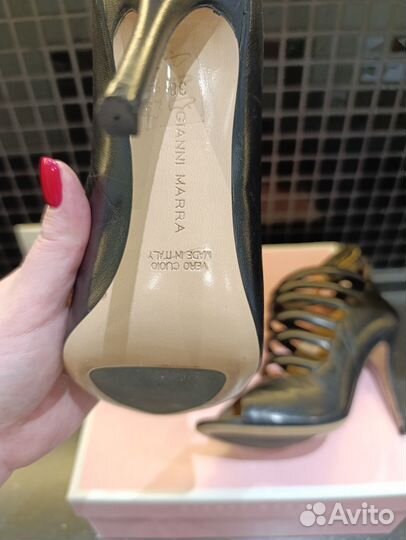 Продам кожаные босоножки новые