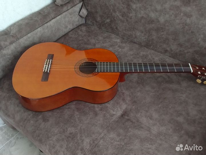 Классическая гитара yamaha c40