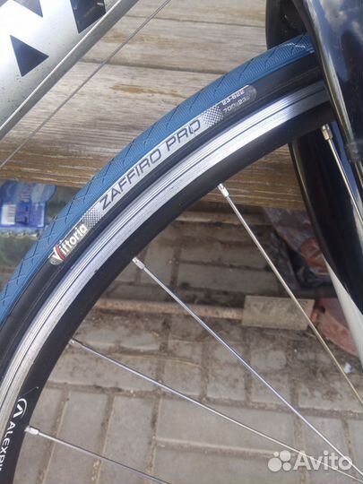 Шоссейный велосипед Giant SCR4