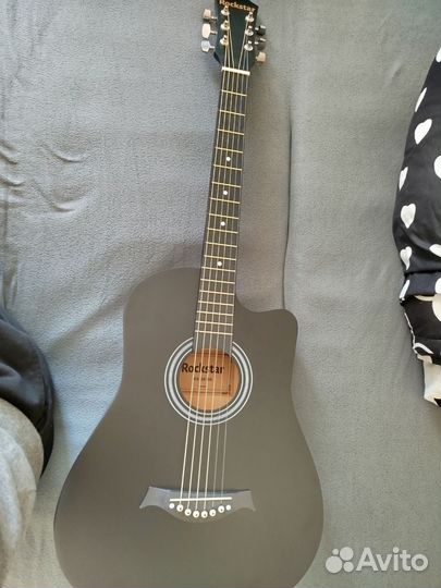 Акустическая гитара