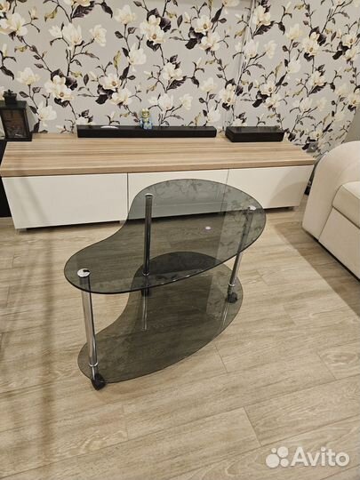Журнальный столик на колесах стекло