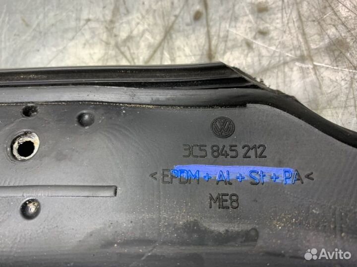 Уплотнитель стекла двери Volkswagen Passat B6