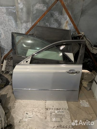 Передняя левая дверь Toyota Crown Majesta Athlete