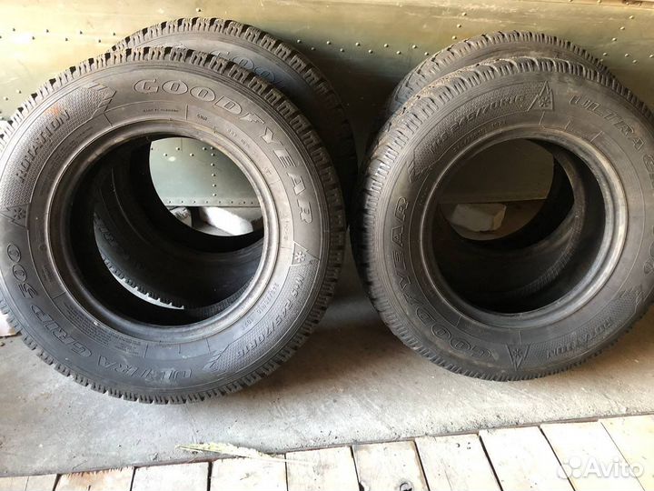 Goodyear UltraGrip 500 245/70 R16 107T